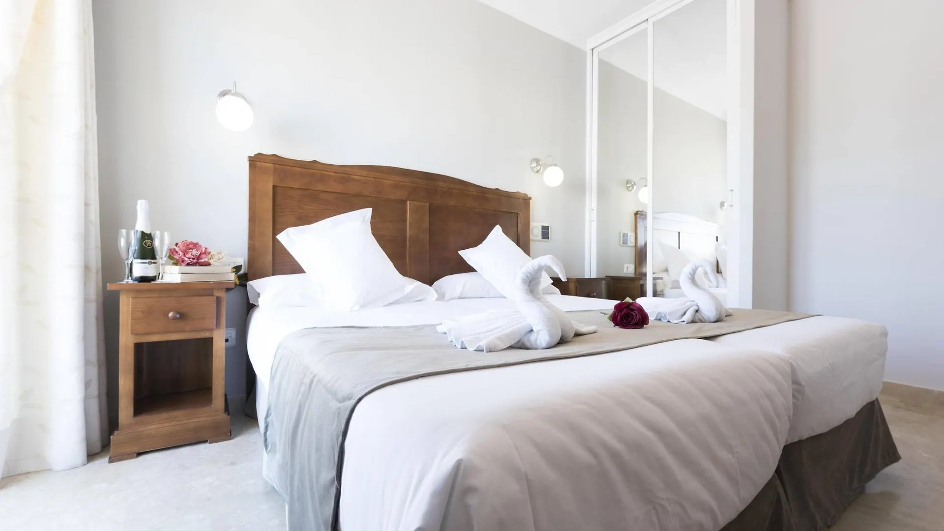 Hotel Toboso Chaparil Nerja 3*,  Španělsko